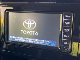 【純正ナビ】人気の純正ナビを装備しております。ナビの使いやすさはもちろん、オーディオ機能も充実！キャンプや旅行はもちろん、通勤や買い物など普段のドライブも楽しくなるはず♪
