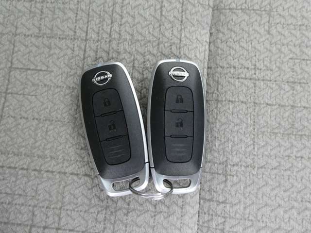 インテリジェントキーは、このリモコンキーを身につけているだけで、ドアロックの施錠開錠、エンジンスイッチのON/OFFがワンタッチで可能なんです♪