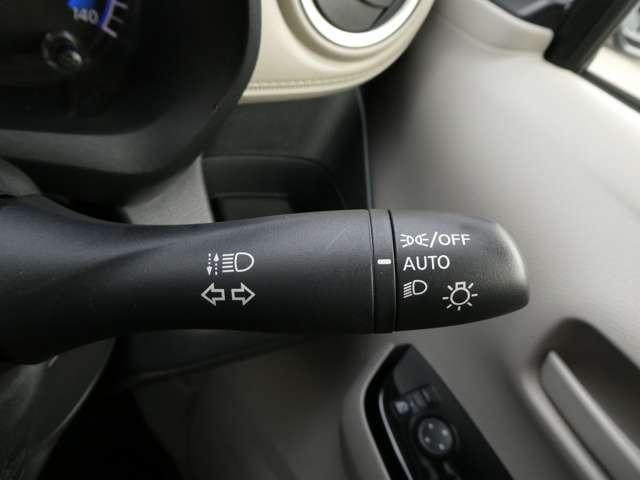 トンネルの多い高速道路の走行を手助けしてくれる便利なオートライトシステム！！