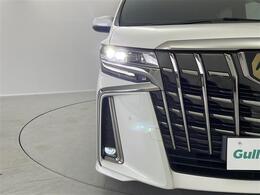 【ライト・ランプ】ワレもなく綺麗な状態なので、悪天候や夜間の走行も視界良好で安心してお乗りいただけます。ヘッドライト・ホイール・フロントガラスなど色々な部分コーティングをご用意しております！