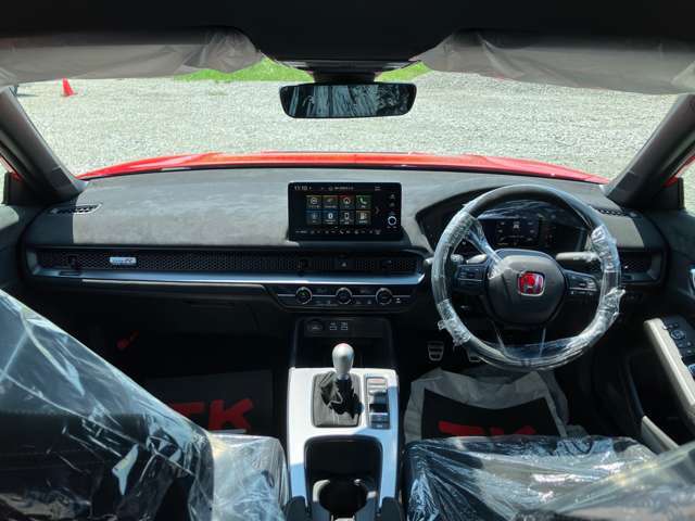 スポーティかつ高級感ある内装です！