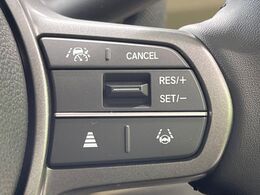 【アダプティブクルーズコントロール】高速道路での長距離走行が楽に！！自動で速度を保つクルーズコントロールが、衝突軽減システムと連携し、前方の車両を感知して車間を保つように速度調節してくれます！！