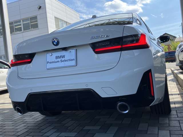 このお車は【浦和美園支店】に展示中です！ご来場、お問い合わせをスタッフ一同お待ちしております。＜住所＞埼玉県さいたま市緑区美園6-11-1　＜TEL＞048-812-2525