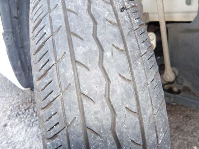 タイヤの山まだ残ってます！これからの走行距離と使い方にもよりますが、すぐに買いかえる心配もないかと思います。
