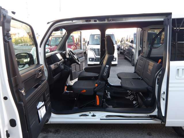 ピラーレス・フラットシート