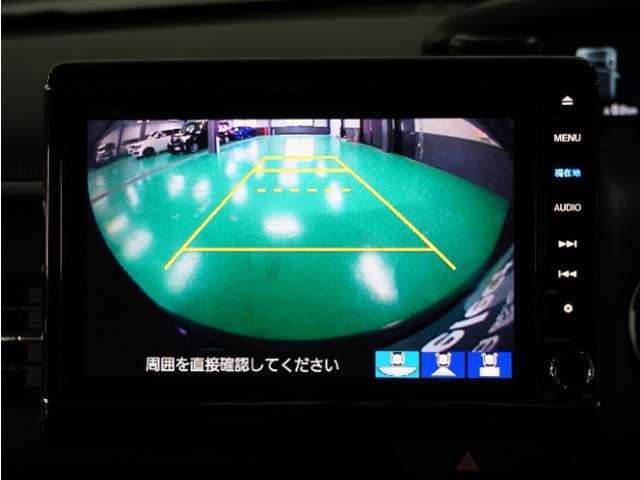 【バックカメラ】駐車が苦手な方でも安心してお乗りいただけます。リバース連動で画面が切り替わるのでとっても便利です。