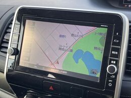 【純正ナビ】人気の純正ナビを装備。オーディオ機能も充実しており、Bluetooth接続すればお持ちのスマホやMP3プレイヤーの音楽を再生可能！毎日の運転がさらに楽しくなります！！