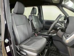 各種ブランドのシートカバーの取り扱いもございます。また、弊社オリジナルフロアマットもご用意しております。自慢の愛車をアレンジしてみてはいかがでしょうか。