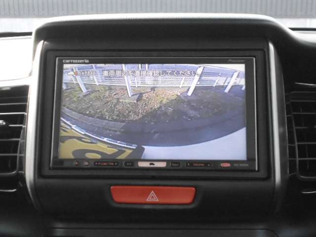 バックカメラ装備☆駐車時しっかりサポートしてくれます♪