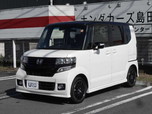 色はホワイト＆ブラックの2トーンカラーです☆シートヒーター装備で快適です♪