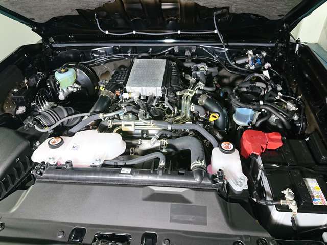 2.8L 直4 1GD-FTV　ディーゼルターボエンジン。