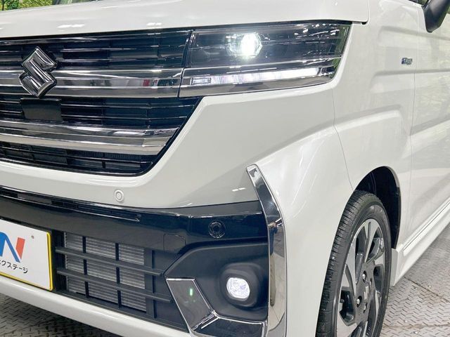 【LEDヘッドライト】悪天候や夜間走行時も良好な視界を確保し安心して運転できる高輝度LEDヘッドライトを装備！点灯速度が早く、消費電力も抑えられています。