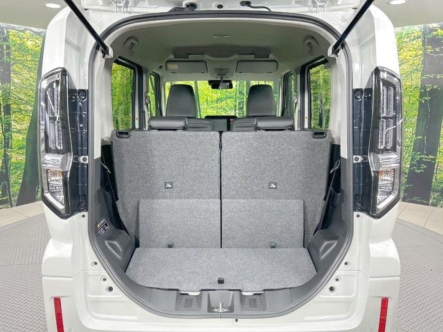普段のお買い物や通勤、送迎等に十分な荷室スペースを確保しております。セカンドシートを倒すと、大きな荷物の積載も可能です♪