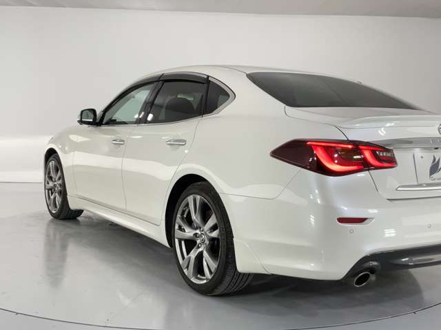 中古車でもスタンダードになりつつある【ボディーコーティング】当店自慢の専門スタッフによる異物除去・磨きと下地作りから施工する親水ガラスコーティングプランもご用意してます◎