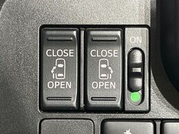 【両側パワースライドドア】スマートキーや運転席のスイッチで後席両側スライドドアの開閉が可能♪電動だから力を入れてドアを開ける必要が無く、小さなお子様でも簡単に開け閉めでき快適です♪