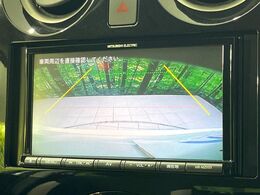 【バックカメラ】駐車時に後方がリアルタイム映像で確認できます。大型商業施設や立体駐車場での駐車時や、夜間のバック時に大活躍！運転スキルに関わらず、今や必須となった装備のひとつです！