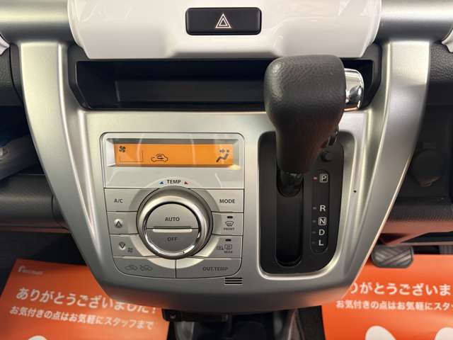 メンテナンスしてある記録簿付きの車両です。（取り扱い説明書＆メンテナンスノート）新車購入時からの点検内容が記入してあります！おクルマに関してどんな細かい事でも気になる事があればお気軽にお電話ください！
