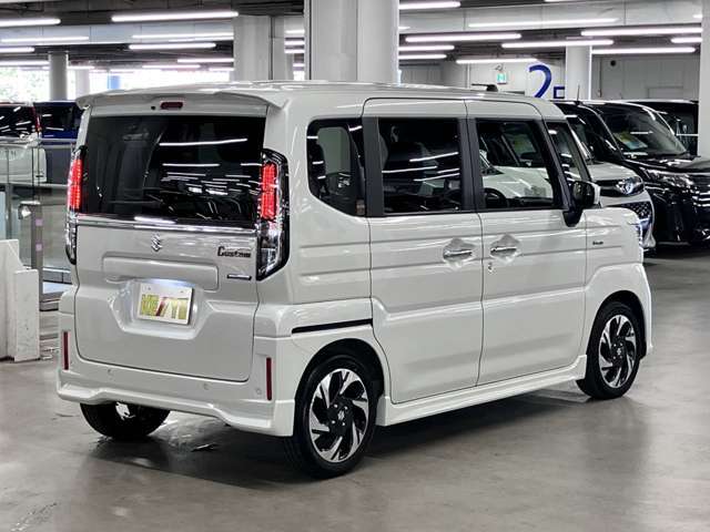 自社陸運局指定工場完備！国家資格車検検査員資格を持った整備士による整備。走行に関係のない所も不具合箇所があれば修理してお渡しいたします。