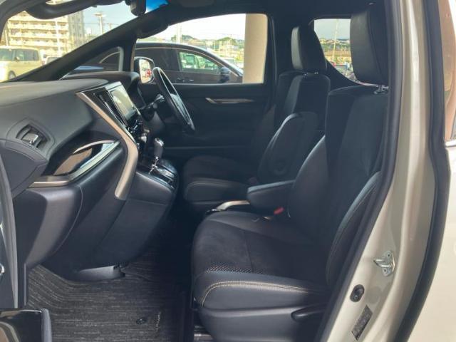 WECARSでは各商談席に大型モニターをご用意しております！見やすい大画面でゆったりと全国の在庫をご覧いただけます！是非ご来店お待ちしております！