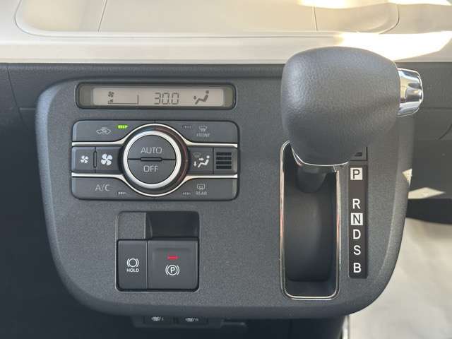 ★カーナビ本体￥49,000円～工賃￥17,000円（取付キット等含む）で取付できます。お客様に必要なカーナビも、当店取り扱いカーナビ10種類の中からご提案いたします！