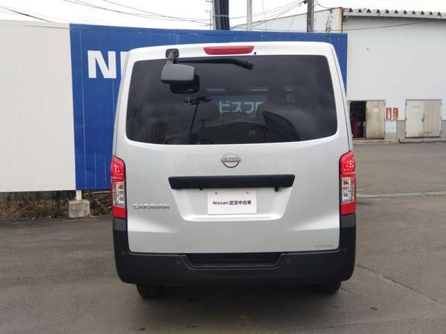 ご来店の際、ご希望で当店舗敷地内工場にて下回りをご確認頂けます（要事前予約）。融雪剤を撒く地域だからこそ隅々までご確認下さい。又、別途有料となりますが被膜の厚い防錆コートご希望の際はご相談願います。