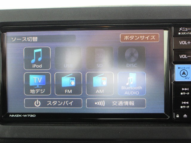 多彩なメディア再生。フルセグ、DVD再生、Bluetooth対応です。