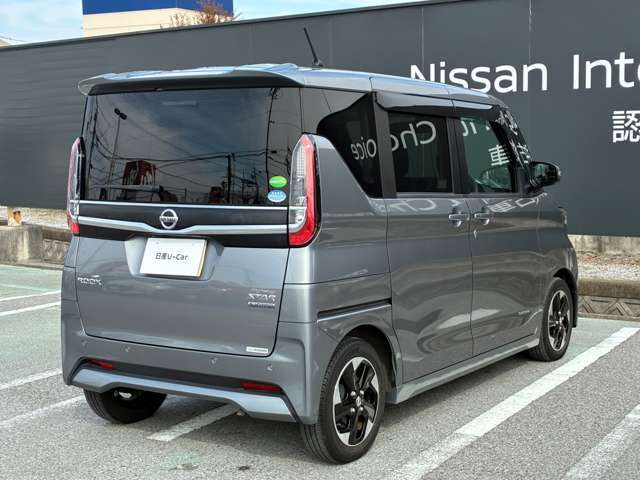 バンパーに内蔵のセンサーが障害物を感知し急発進を抑制！後進時も踏み間違い衝突防止アシスト！リヤスポイラーやアルミホイールが装着されスポーティな装いのハイウェイスター♪