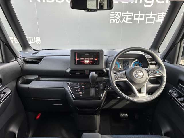 上下左右に広く死角が少ないワイドなガラスエリア、遠くまで見渡せる高いアイポイントで取り回しも快適！UVカットはもちろん赤外線（IR）もしっかりカットするので冷房効果を高めます。