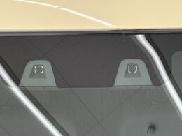 【スズキ　セーフティサポート】走行中に前方の車両等を認識し、衝突しそうな時は警報とブレーキで衝突回避と被害軽減をアシスト。より安全にドライブをお楽しみいただけます。