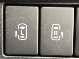 【両側パワースライドドア】スマートキーや運転席のスイッチで後席両側スライドドアの開閉が可能♪電動だから力を入れてドアを開ける必要が無く、小さなお子様でも簡単に開け閉めでき快適です♪