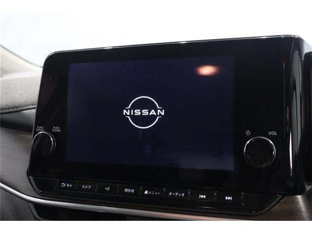 メモリーナビです！純正ナビは機能も見た目も良いですよ！