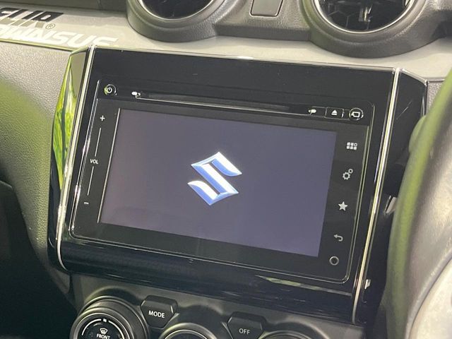 【メーカー純正ナビ】インテリアに溶け込むスタイリッシュな「専用設計」メーカーナビを装備♪視認性や操作性など基本性能にも優れ、より上質なカーライフをお楽しみいただけます。