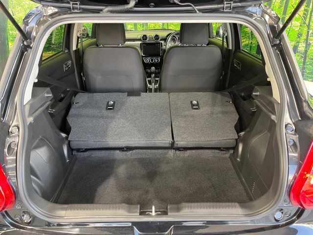 普段のお買い物や通勤、送迎等に十分な荷室スペースを確保しております。セカンドシートを倒すと、大きな荷物の積載も可能です♪