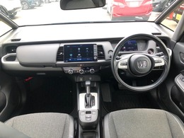 【インパネ全体】手が届きやすく、どなたでも運転しやすいです。シンプルで使いやすい設計になっています！