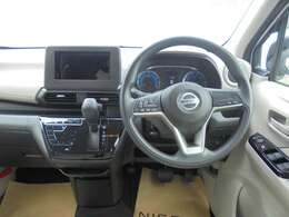 運転席回りも清掃しております！