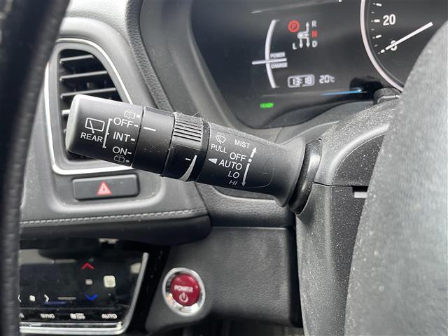 【ハンドルまわり】スタイリッシュな見た目で、ドライブも楽しくなりますね。