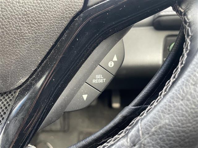 【ハンドルまわり】スタイリッシュな見た目で、ドライブも楽しくなりますね。