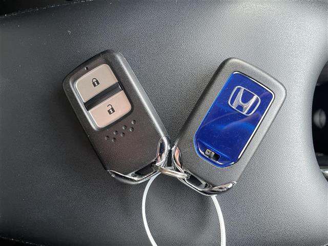 【スマートキー】鍵を挿さずにポケットに入れたまま鍵の開閉が行えます！