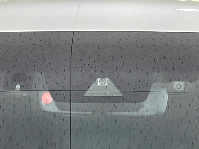 【トヨタセーフティセンス】走行中に前方の車両等を認識し、衝突しそうな時は警報とブレーキで衝突回避と被害軽減をアシスト。より安全にドライブをお楽しみいただけます。