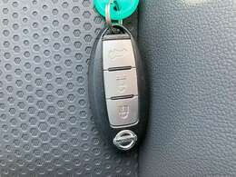 インテリジェントキー。カバンやポケットを取り出さずにエンジンの始動・ドアの開閉ができて便利です。