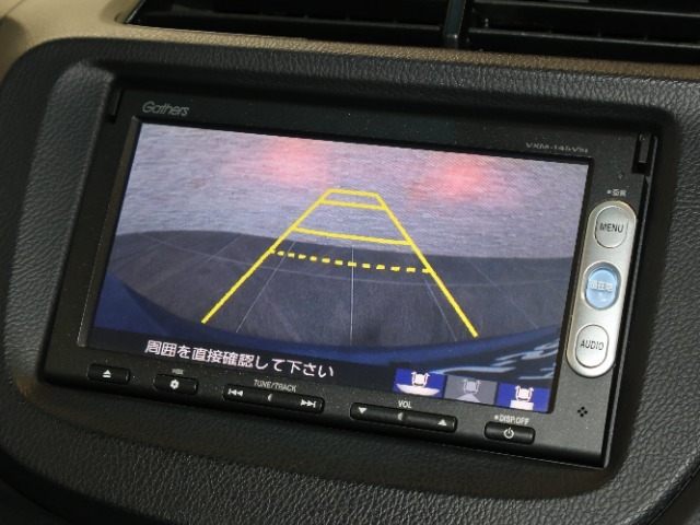 バックカメラが装備されており、後方の安全確認はもちろんのこと狭い場所での駐車や雨の日・夜間など視界の悪いコンディションでのストレスの軽減にもなります！
