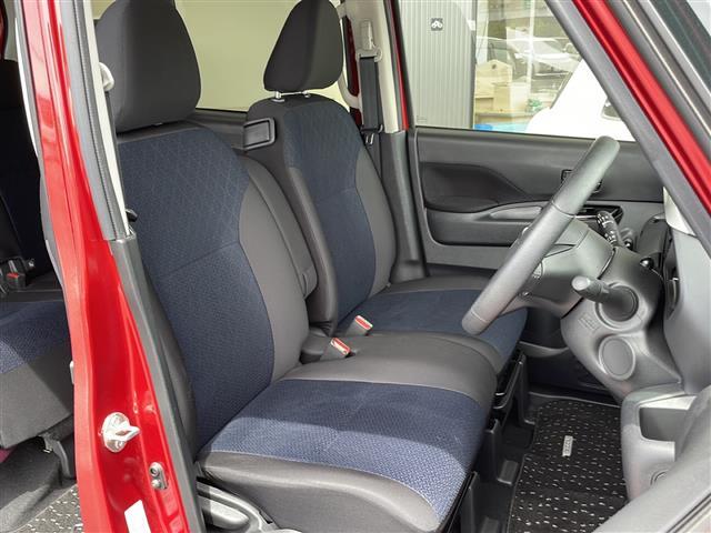 【運転席】座り心地が良いシートなので長時間の運転でも快適にお過ごしいただけます。新品のフロアマットのご注文も可能です。掲載箇所以外にご希望の写真がございましたらお気軽にお問い合わせ下さい。