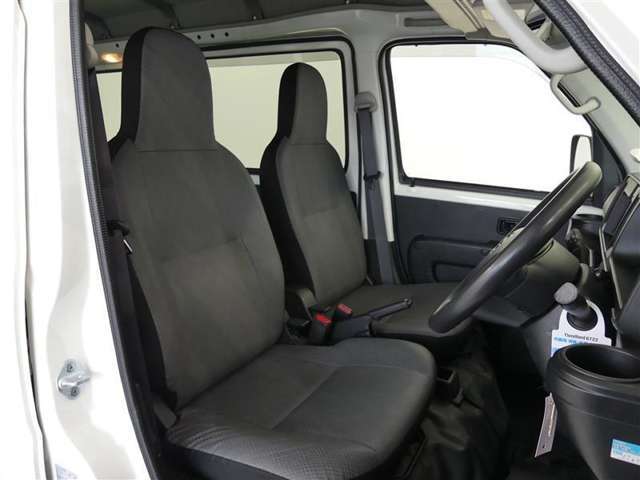 ボディも車内も徹底的にクリーニング済み、抗菌除去済みです。とっても綺麗な室内となっています。
