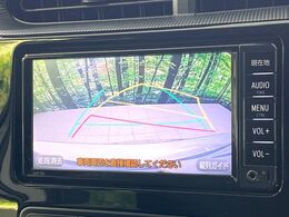 【バックカメラ】駐車時に後方がリアルタイム映像で確認できます。大型商業施設や立体駐車場での駐車時や、夜間のバック時に大活躍！運転スキルに関わらず、今や必須となった装備のひとつです！