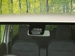 【スズキ　セーフティサポート】走行中に前方の車両等を認識し、衝突しそうな時は警報とブレーキで衝突回避と被害軽減をアシスト。より安全にドライブをお楽しみいただけます。