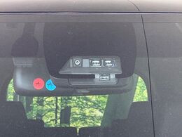【トヨタセーフティセンス】走行中に前方の車両等を認識し、衝突しそうな時は警報とブレーキで衝突回避と被害軽減をアシスト。より安全にドライブをお楽しみいただけます。