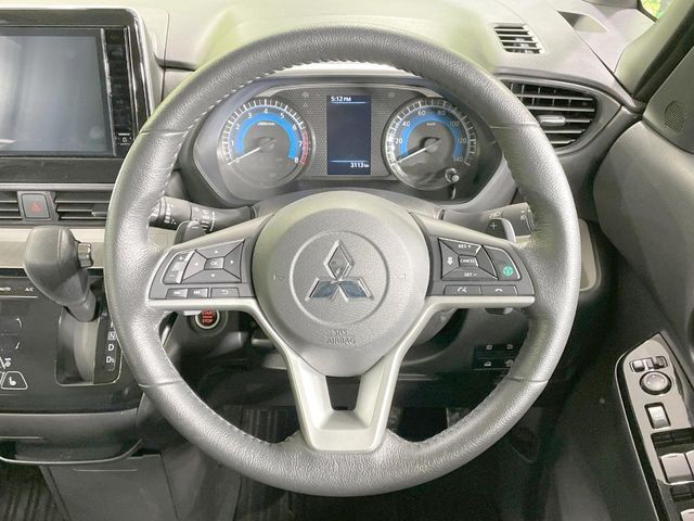 【純正革巻きステアリング】上質な革を使用することで、手にしっかり馴染みとても運転しやすいハンドルです♪