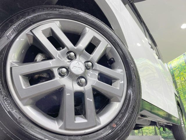 【純正15インチアルミホイール】外観にマッチした純正アルミホイールを装着しております。各種社外アルミホイールや、スタッドレスタイヤも取扱いしております。是非ご相談ください♪