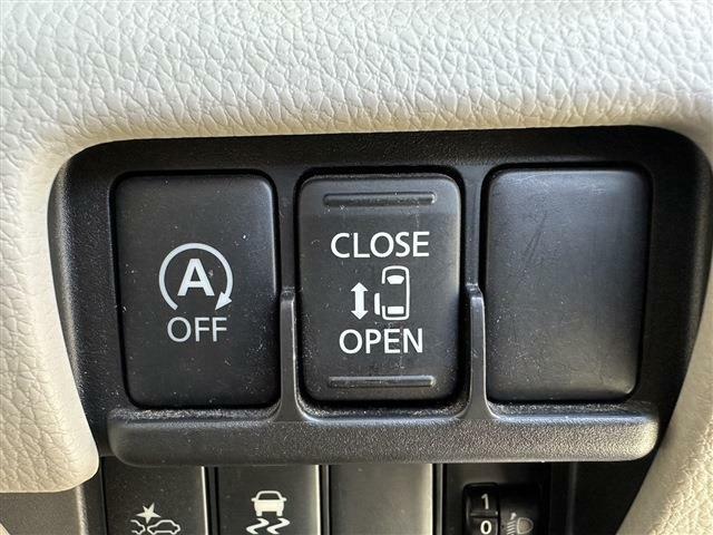 【パワースライドドア】スマートキーや運転席のスイッチでスライドドアの開閉が可能です。電動なので小さなお子様でも開閉が可能です。