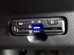 デザインスッキリのビルトイン『ETC』！高速道路の特典はもちろん、キャッシュレスなので料金所では徐行するだけで通過可能です！